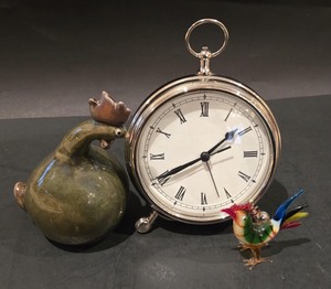 lot 88 image: Pottery Barn Desk Clock & Chicken Decor