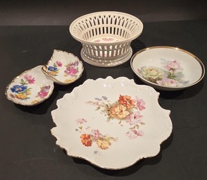 lot 79 image: Four Pieces of Vintage China