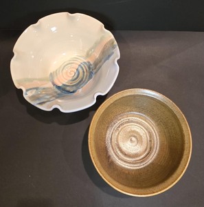 lot 138 image: Signed Pottery Bowls
