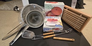 lot 137 image: Kitchen Finds