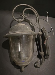 lot 140 image: 19 Outdoor Light Fixture