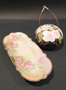 lot 47 image: Signed Hand Painted Ceramic Decor & Small Platter