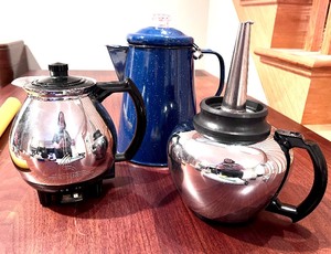 lot 135 image: Vintage Sunbeam Coffeemaker Electric Percolator & Enamelware Coffee Maker