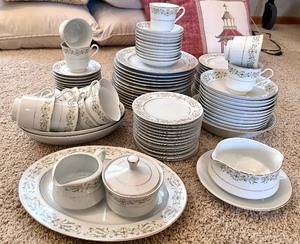 lot 62 image: Allegro Japan Fine China