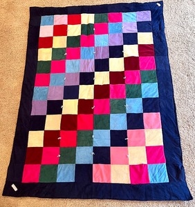 lot 22 image: Handmade Childrens Quilt