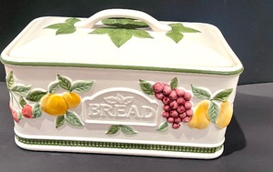 lot 30 image: Vintage Ceramic Bread Box
