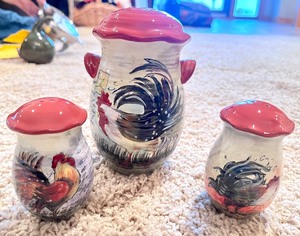lot 84 image: Rooster Shakers