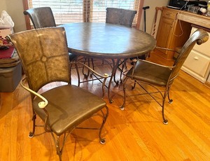 lot 16 image: Round Metal Kitchenette Table & 4 Chairs