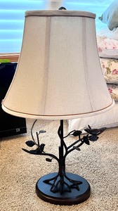 lot 64 image: 29 Bird Accent Table Lamp