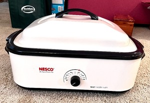 lot 60 image: Nesco Roasting Oven