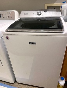 lot 9 image: Maytag Bravos XL White Top Load Washer