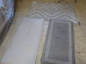 3 rugs, 2 comfort Kitchen Mats, and...
