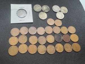 Thirty-Four US Nickels and Pennies, 7 Older Nickels & 26 Wheat Cents