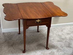 Beautiful Vintage Drop Leaf Accent Table
