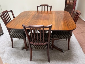 Gorgeous Vintage Dining Room Table and Chairs Set