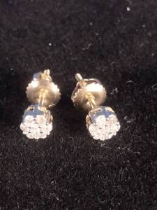 lot 214 image: 10K Yellow Gold and White Rhodium 17 ct tw Diamond Flower Stud Earrings