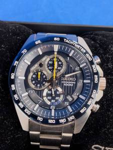 lot 222 image: Seiko Mens Essentials Black Dial Stainless Steel Bracelet Chronograph Watch