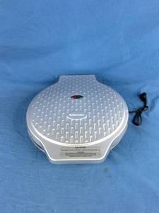 lot 177 image: Betty Crocker 12 Pizza Maker