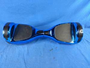 lot 158 image: New GlareWheel 300-Watt 36V Hoverboard - Chrome Blue