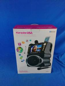 lot 157 image: New Karaoke USA DVDCDGMP3G Karaoke Machine with 7 Display
