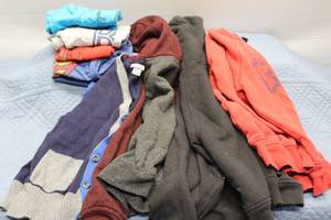lot 3 image: Assorted Lot of 8 Kids T-Shirts and Hoodies