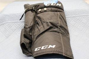 lot 9 image: CCM Hockey Pants - Size Large