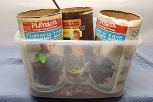 lot 33 image: Vintage Playskool Lincoln Logs Building Set - Pioneer Set