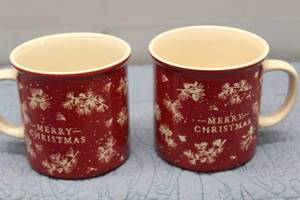 lot 35 image: Set of 2 Merry Christmas Red Mugs