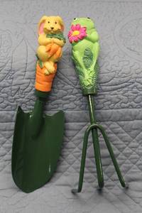 lot 75 image: Set of 2 Decorative Garden Tools with Bunny and Frog Handles