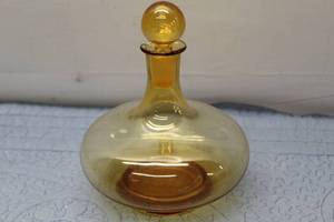 lot 93 image: Vintage Amber Glass Decanter with Stopper