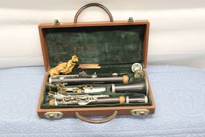 lot A-101 image: Pedler Company Vintage Clarinet with Original Case and Accessories