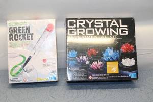 lot 103 image: Lot of 2 Experimental Science Kits - Crystal Growing and Green Rocket