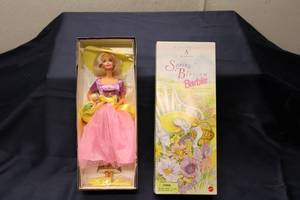 lot 116 image: 1995 Mattel Spring Blossom Barbie Doll in Original Box