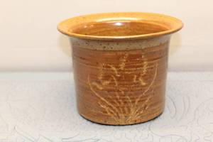 lot 125 image: Vintage Handcrafted Ceramic Pot with Floral Design