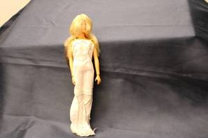lot 134 image: Vintage Blonde Doll in White Dress with Heels
