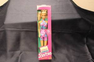 lot 135 image: Vintage Barbie Fashion Play Doll in Original Box - Mattel