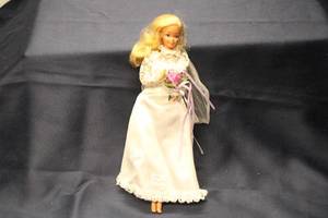 lot 140 image: Vintage 1966 Bridal Barbie Doll from Taiwan with Accessories