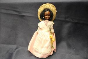 lot 145 image: Vintage Puerto Rican Doll in Traditional Dress with Straw Hat