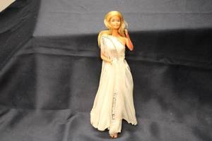 lot 147 image: Vintage 1970s Barbie Doll in Elegant White Dress