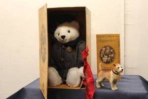 lot 158 image: Vintage Sagamore Hill Collection Teddy Bear and Dog Figurine Set