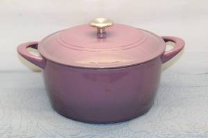 lot 172 image: Vintage Purple Enamel Cast Iron Dutch Oven with Lid