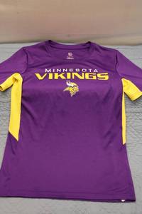 lot B-211 image: Kids Medium Minnesota Vikings Performance Shirt - Purple and Yellow