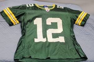 lot 213 image: Aaron Rodgers Green Bay Packers Jersey - Size M