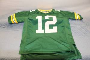 lot B-223 image: Green Bay Packers Aaron Rodgers Jersey - Size Large - NFL Equipment