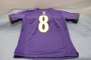 lot 224 image: Baltimore Ravens Lamar Jackson Jersey - Purple, Size Medium