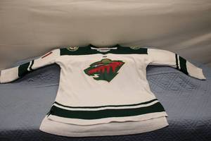 lot 226 image: Reebok Minnesota Wild Jersey - Youth Size L  XL, Player Number 11 - Parise