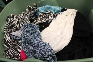 lot 239 image: Lot of 3 Womens Dresses - Includes Tommy Bahama & Casual Styles