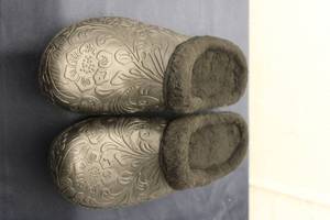 lot 251 image: Lot of 3 Pairs of Womens Footwear - Slippers and Boots