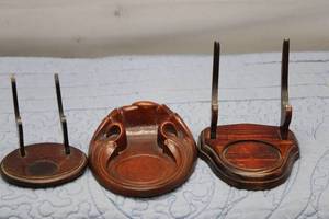 lot 263 image: Set of 3 Vintage Wooden Display Stands for Plates or Artwork