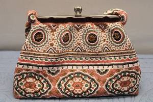 lot 283 image: Vintage Beaded Evening Clutch Purse with Silver Frame